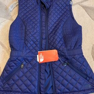 🍭NWT The North Face vest